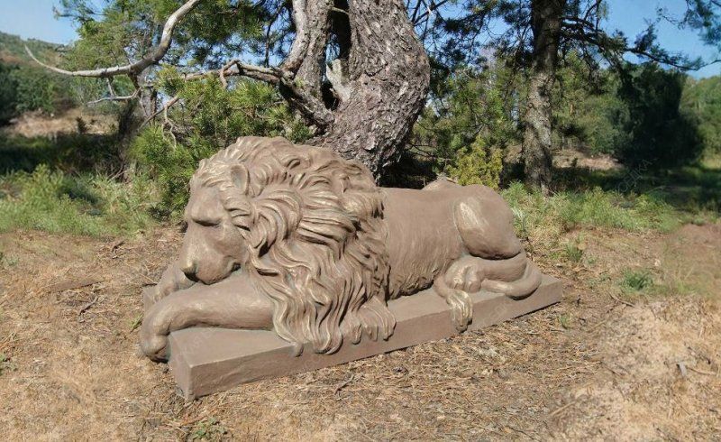 Садовая фигура Лев (голова вниз)